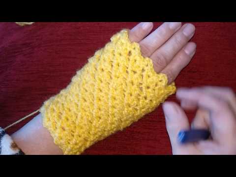 Видео: Как вязать митенки крючком в новом узори