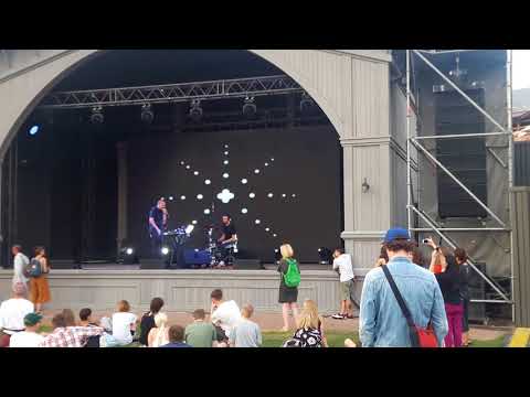 Видео: Лето В Городе - Погляди на небо (Инструкция По Выживанию cover) (Новая Голландия 09/08/18)