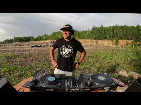 Видео: Сельский Радиокружок. Выпуск 10. Sasha Zvah. intelligent/liquid drum'n'bass mix. Vinyl only set.