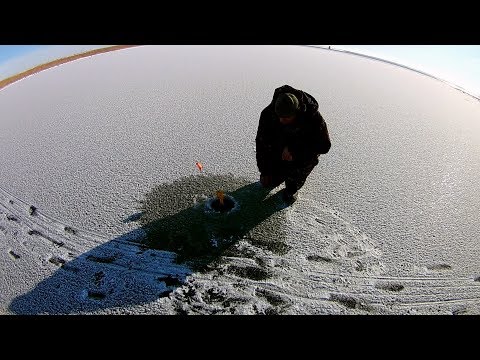 Видео: ПЕРВЫЙ ЛЁД, ВЕРХНИЙ ТОБОЛ НА РЫБАЛКУ ПО ЩУКЕ С ЖЕРЛИЦАМИ, ОТКРЫТИЕ СЕЗОНА, ВОТ И ПЕРВЫЙ ЗАГАР!