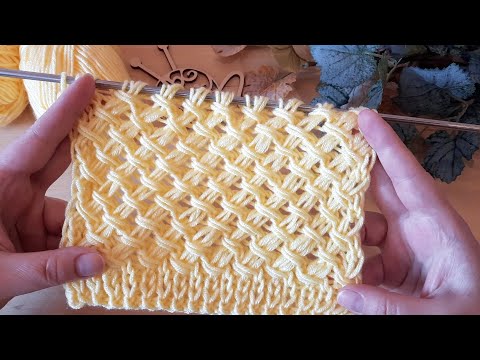 Видео: Вяжем легкий, плетёный узор спицами.