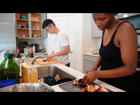 Видео: Готовим традиционные китайские блюда всей китайско-американской семьёй | Ежедневный видеоблог