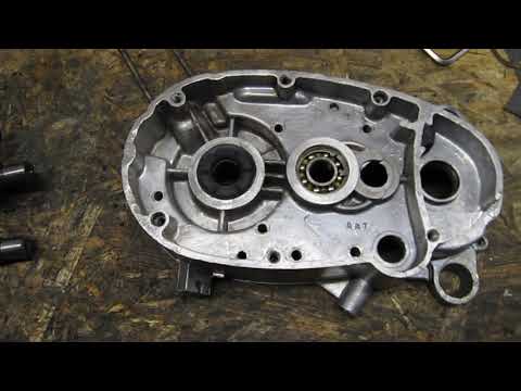 Видео: Ремонт картеров  двигателя мопеда Карпаты.