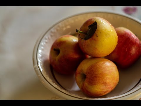 Видео: Тёплые воспоминания: готовим осенний пирог.