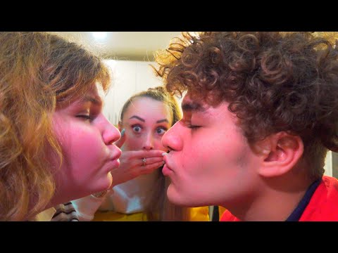 Видео: УЖАСНАЯ СЕСТРА РЕШИЛАСЬ НА СЕРЬЁЗНЫЕ ОТНОШЕНИЯ С ПАРНЕМ!