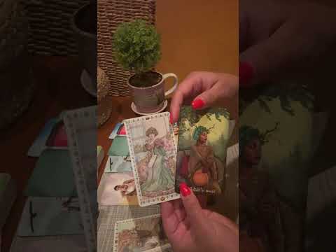 Видео: Любовен триъгълник
