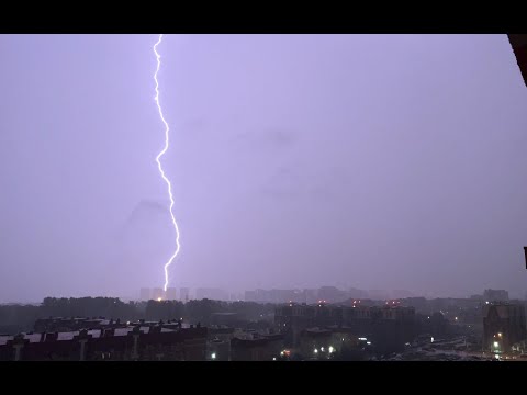 Видео: Мощнейшая гроза ночью 26 го июня. Съемка в ЖК "Солнечный Город"