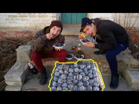Видео: Готовим черные хинкали на костре! Кто быстрее съест 2 кг жаренных пельменей