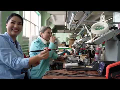 Видео: Человек труда Интервью с Даной Аблемовой монтажником сборочного цеха.