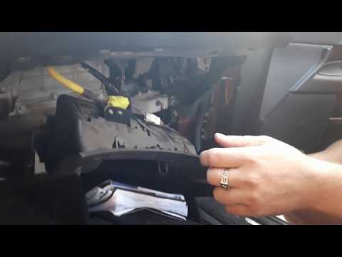 Видео: Замена фильтра салона INFINITI FX35