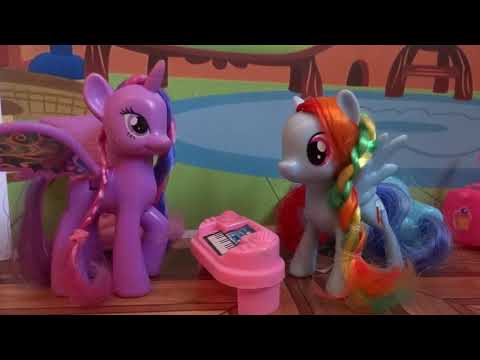 Видео: My little pony. Приезд Тёти Старлайт. Пони Искорка и Лотос померились?
