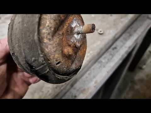 Видео: БМВ Е36 наконец-то установка двигателя и КПП.