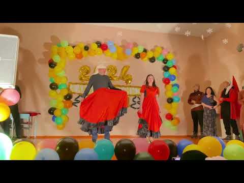 Видео: Конорчок айылы . Жаны жылдык оюн ( испанский , ийдийский бий ) 2006/2007