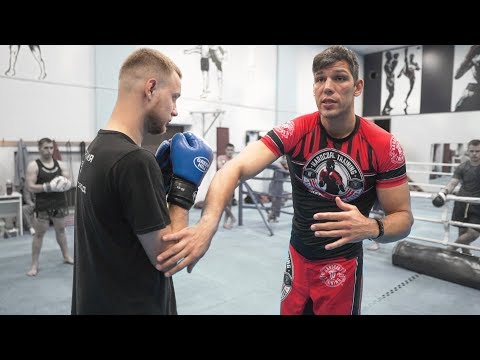 Видео: Боксер учит бить по печени
