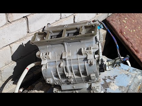 Видео: Toyota Rav 4 Не дует горячим воздухом. Ремонт заслонок печки.