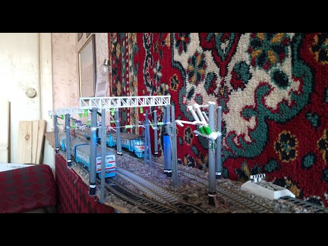 Видео: Экскурсия по железнодорожному макету