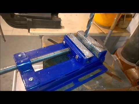 Видео: Самодельные тиски для сверлильного станка