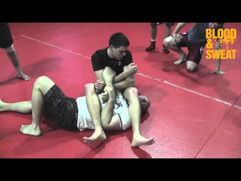 Видео: Рычаг локтя и защита от него. Алексей Олейник. Armbar, attack and defense. Alexey Oleinik..