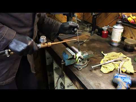 Видео: Ремонт газлифта крышки багажника Хонда Капа.