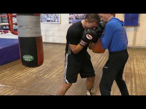 Видео: Бокс: неожиданный апперкот в клинче (English subs)