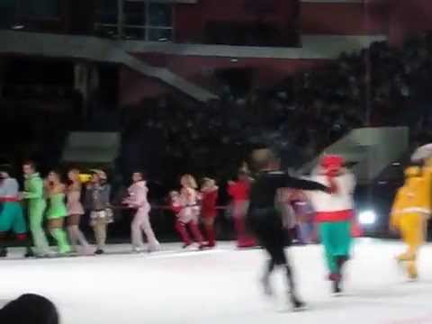 Видео: "Бременские музыканты на льду" (финал, поклоны. Дед Мороз)