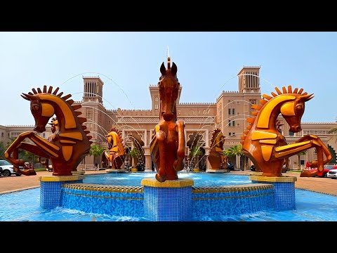 Видео: Jumeirah Al Qasr Hotel Dubai, удивительный 5-звездочный курорт в районе Мадинат Джумейра