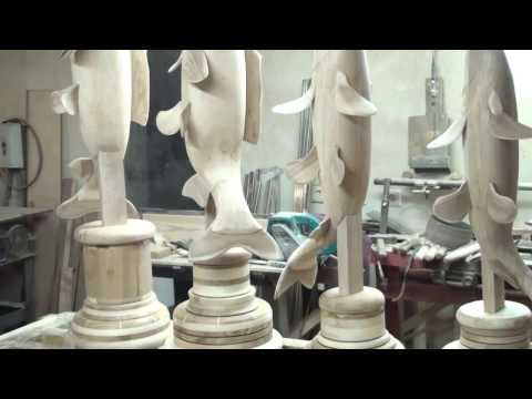 Видео: Wood Carving  "Сarp fish", Кубки в виде карпов, сборка и другой вид резьбы более упрощенный