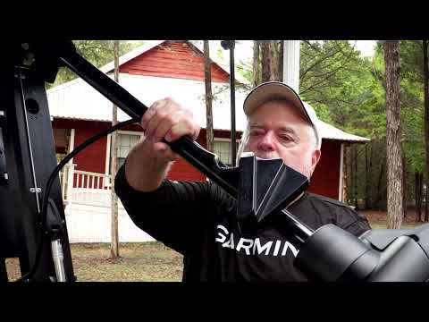 Видео: Установка 50-дюймового троллингового мотора Garmin Force