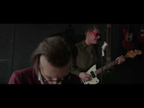 Видео: собака лает караван идёт