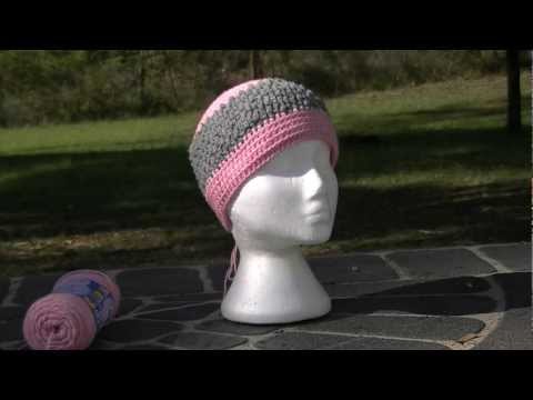 Видео: Мастер-класс по вязанию крючком шапочки с ямочками