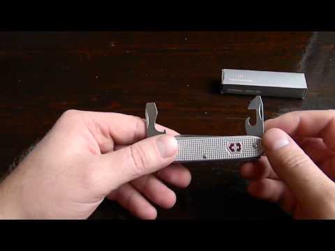 Видео: Обзор Victorinox FARMER Alox 93мм