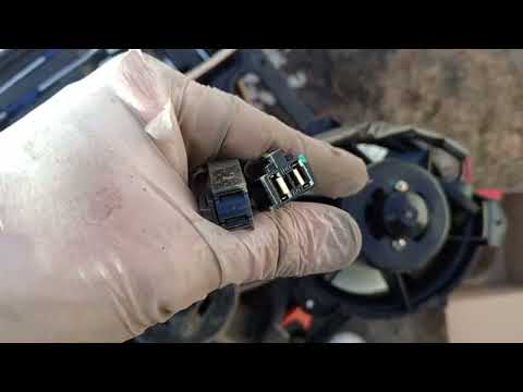 Видео: замена вентилятора салона DODGE GRAND CARAVAN 2001г.