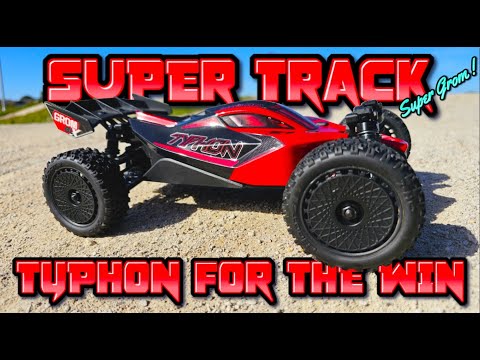 Видео: Супер Гром доминирует на Супер Треке