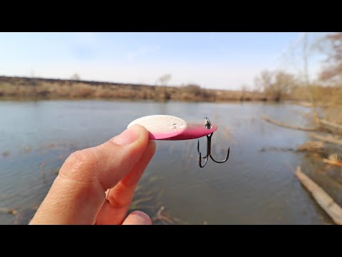Видео: БЕЗОТКАЗНАЯ ВЕСЕННЯЯ БЛЕСНА!!! УСТАЛ ТАСКАТЬ жереха! Рыбалка в апреле!