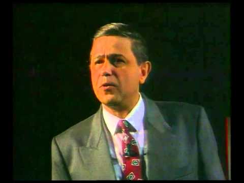 Видео: Е.Петросян - пролог спектакля "Дураки мы все" (1991)