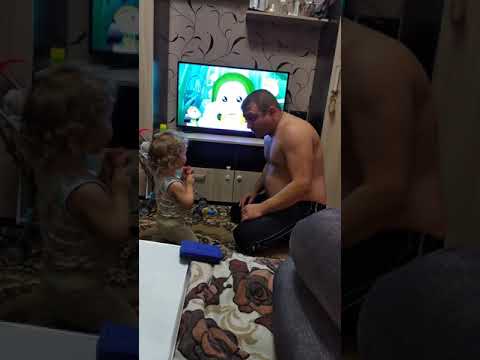 Видео: Дочь ругается с папой!
