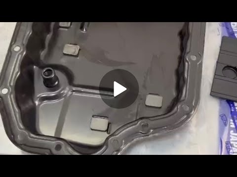 Видео: Замена масла в АКПП Camry 70 (дилерская). Пробег 64 т.км. Смотрим, какого качества жидкости заливают