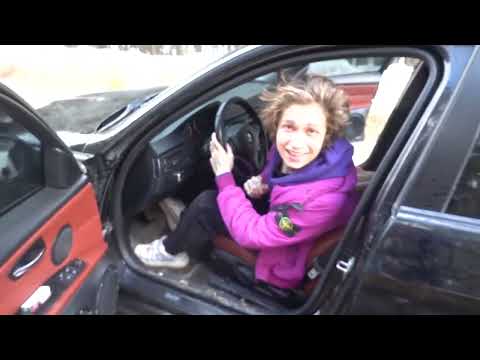 Видео: ОБЗОР НА BMW E90 С ТУРБО И ЧИПОМ! ГОНЯЮ БЕЗ ПРАВ ПО ГОРОДУ [Перезалив]