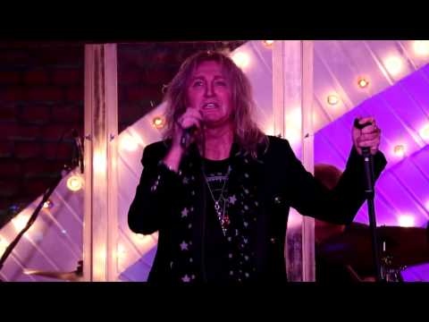 Видео: Квартирник Александра Иванова и группы "Рондо", выставка В. Голубицкого "уЛИЦА"