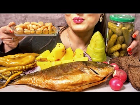 Видео: ASMR Smoked Fish WITH POTATOES/Копчённая рыба (EATİNG SOUNDS ) 