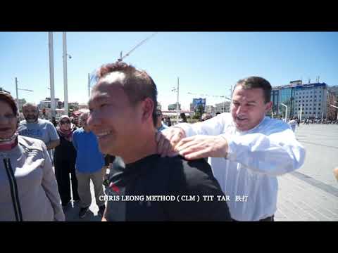 Видео: ШЕЯ. Мастер Крис Леонг консультируется с Тит Таром в Стамбуле 🇹🇷 (13/6/18) Лян Руньцзян, мастер п...