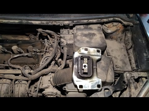 Видео: Замена левой опоры двигателя (КПП) Форд Фокус 2.