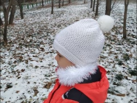 Видео: Детская шапка узором соты, по кругу