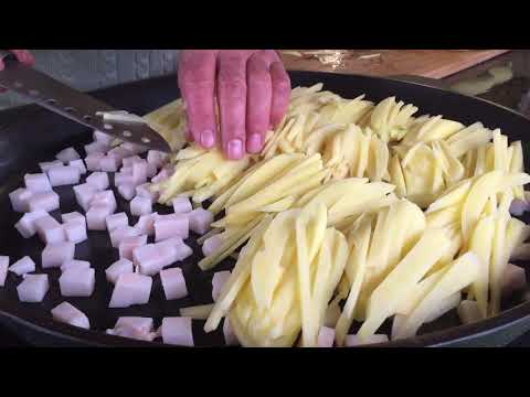 Видео: ЖАРЕНАЯ КАРТОШКА на ХРЕБТОВОМ САЛЕ на ЧУГУННОЙ СКОВОРОДЕ на КОСТРЕ.