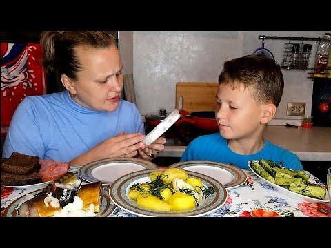 Видео: Мукбанг Картофель🥔 с селёдкой 🐟под майонезом и Скумбрия х/к/Немного вопросов/Появился кавалер😳