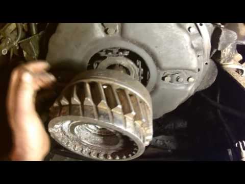 Видео: Урал. ЯМЗ-238. Замена сальника коленвала. Сборка