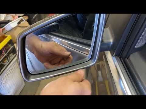 Видео: Снимаем кожух бокового зеркала MERCEDES BENZ