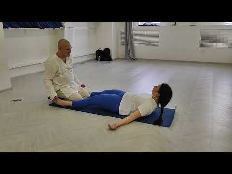 Видео: Тантрический массаж. Энерговолна у девушки. Тантра йога.