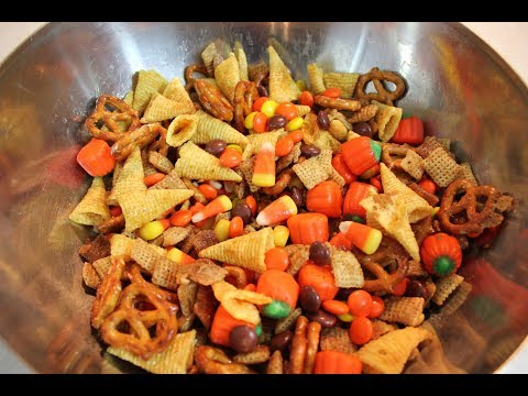 Видео: Рецепт Chex Mix: Halloween Chex Mix (закуска к осеннему урожаю)