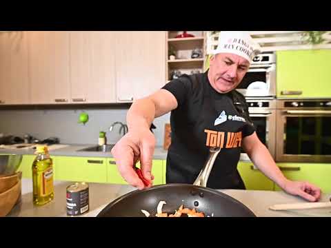 Видео: Гречка с тушенкой